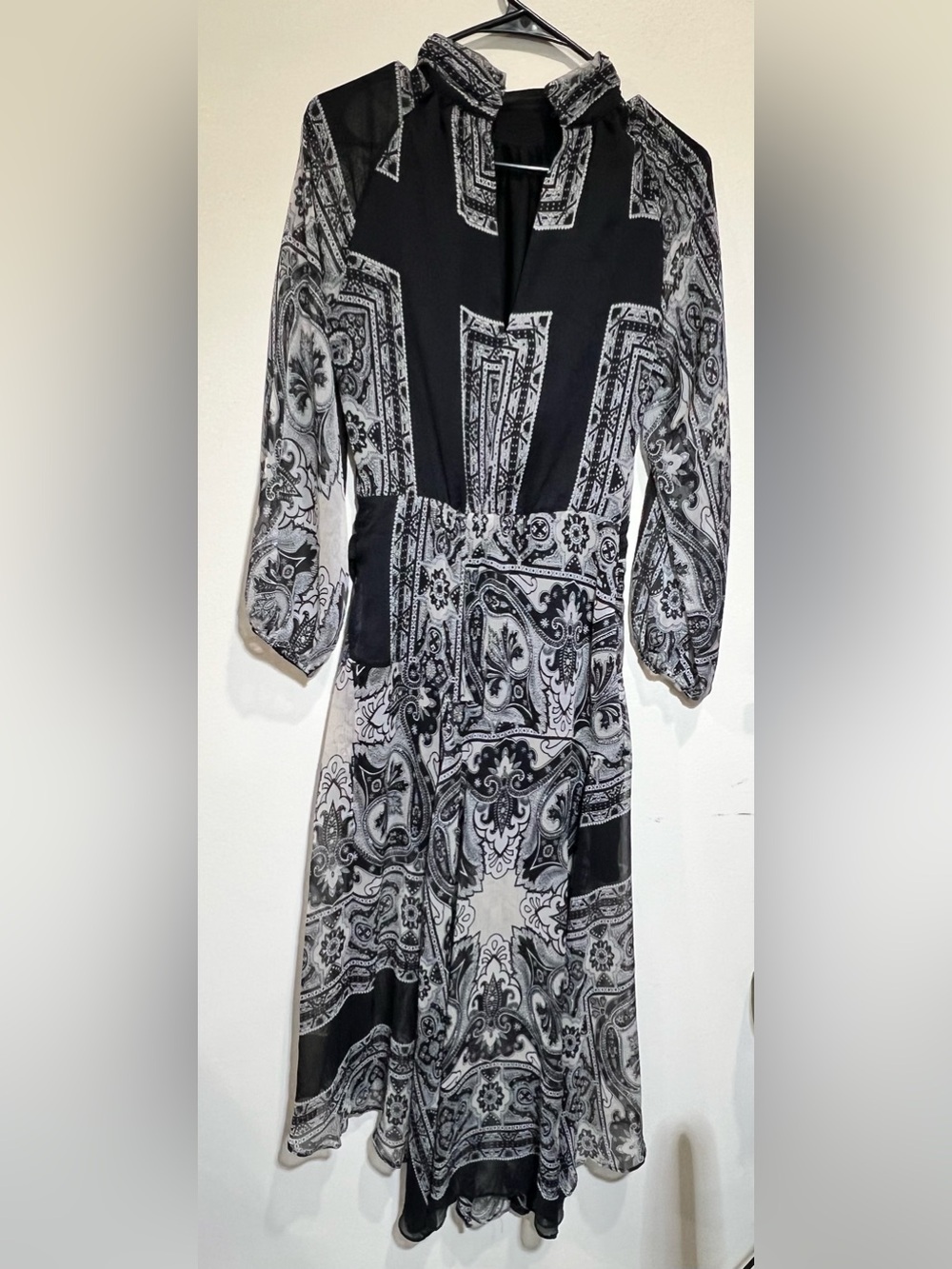 MNG Black & White Paisley Long Sleeve maxi Dress Size 4 - Picture 7 of 13